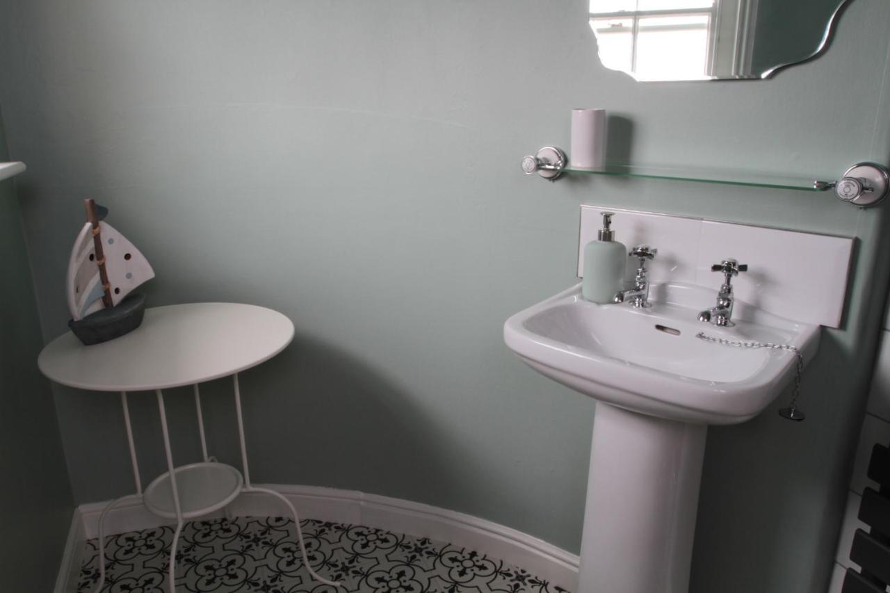 Bed and Breakfast Number 6 Whitby Esterno foto